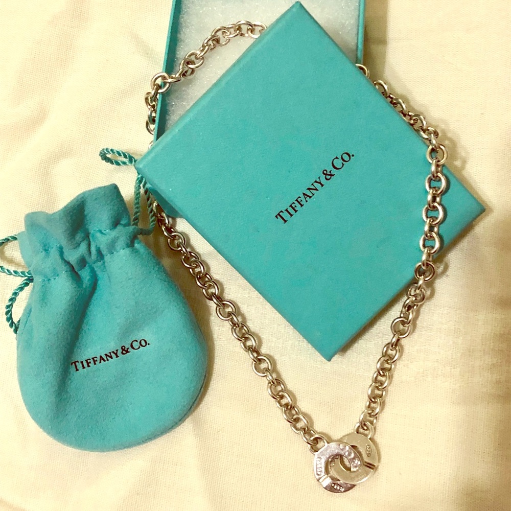 Tiff & Co interlocking circle Necklace